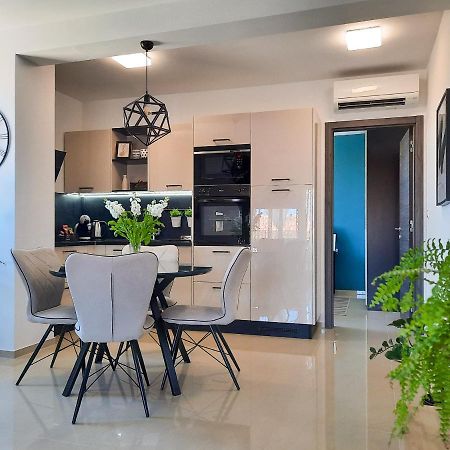 Enjoy Pula - New Apt With Terrace And Free Parking Garage מראה חיצוני תמונה