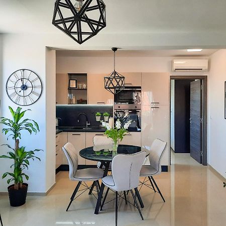 Enjoy Pula - New Apt With Terrace And Free Parking Garage מראה חיצוני תמונה
