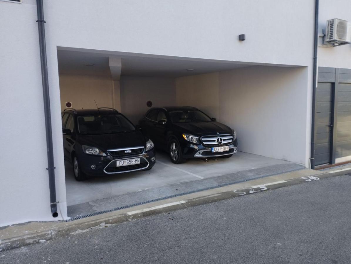 Enjoy Pula - New Apt With Terrace And Free Parking Garage מראה חיצוני תמונה