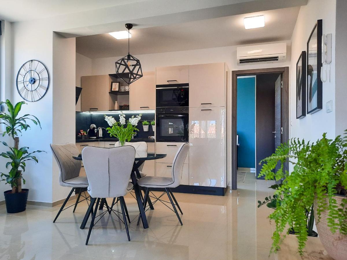 Enjoy Pula - New Apt With Terrace And Free Parking Garage מראה חיצוני תמונה