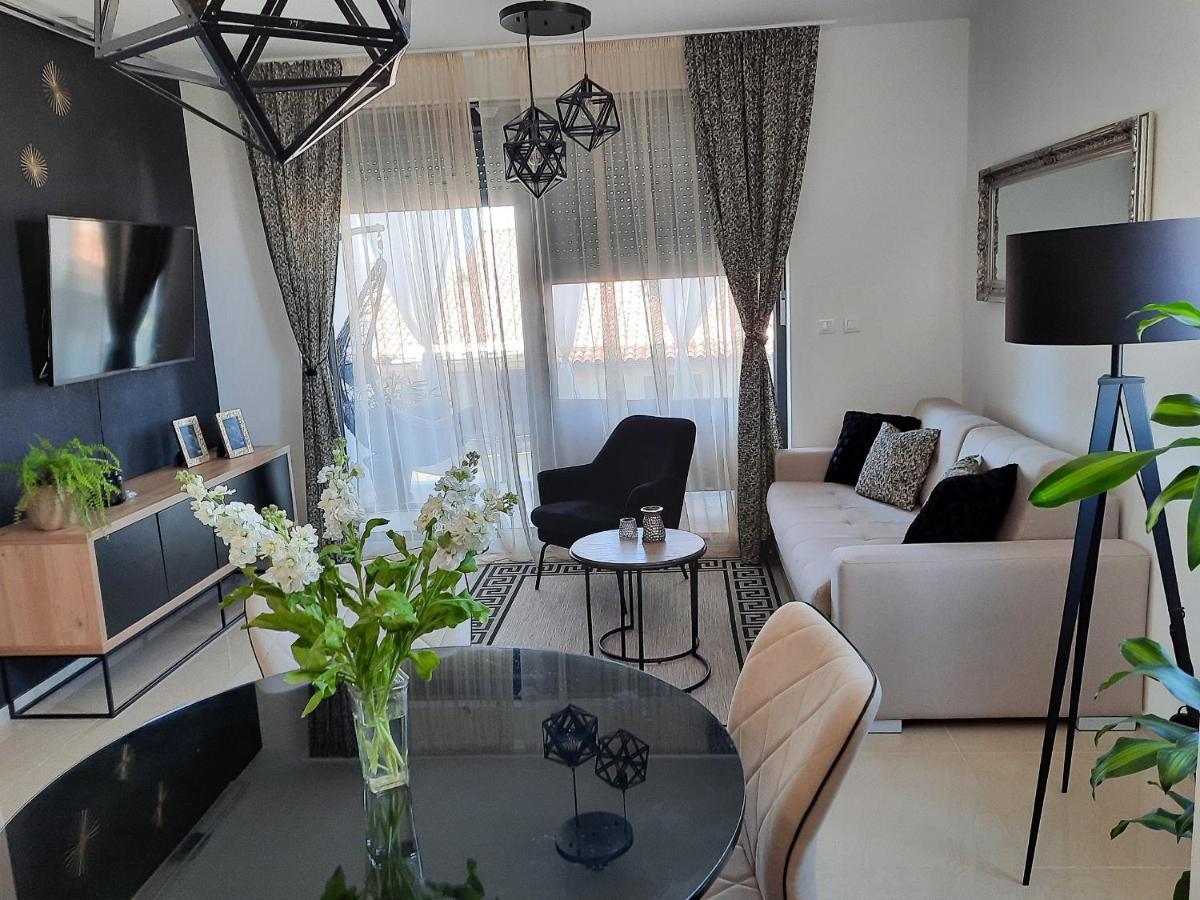 Enjoy Pula - New Apt With Terrace And Free Parking Garage מראה חיצוני תמונה