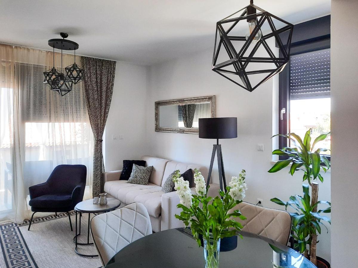 Enjoy Pula - New Apt With Terrace And Free Parking Garage מראה חיצוני תמונה